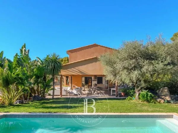 Villa 6 pièces 222 m²