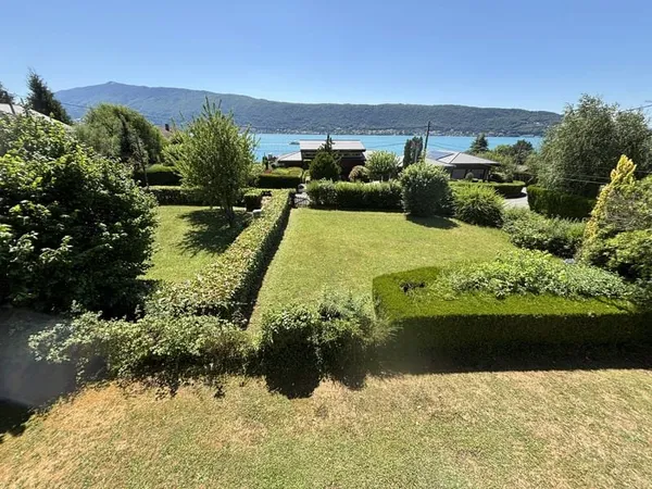 MAISON VEYRIER-DU-LAC domaine privé avec accès au lac