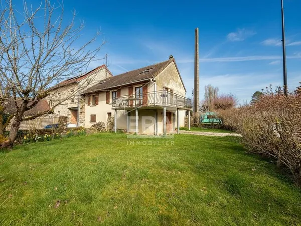 Maison familiale avec sous-sol total et fort potentiel à Quiers