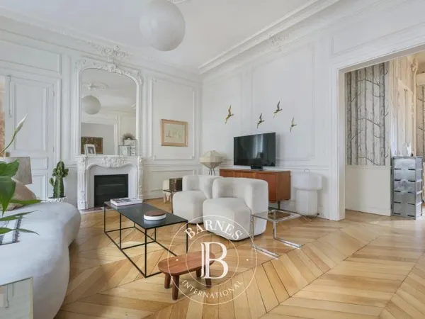 Exclusivité - Paris 8e - Faubourg Saint-Honoré Hoche - Appartement rénové - 2 chambres