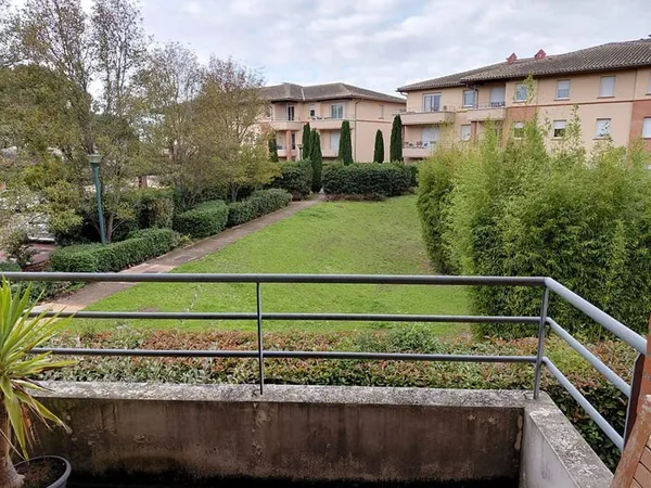 Tournefeuille Appartement de type 2 avec balcon et double stationnement.