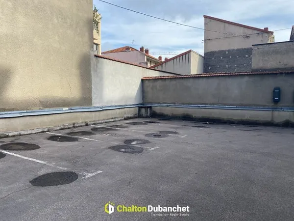 ROANNE PARKING A LOUER