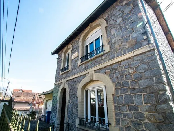 Maison de ville 7 pièces 213m² sur 1149m² de terrain