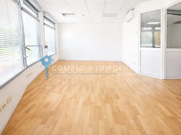 Dépt Hérault (34), à vendre MONTPELLIER Mur Commerciaux de 6