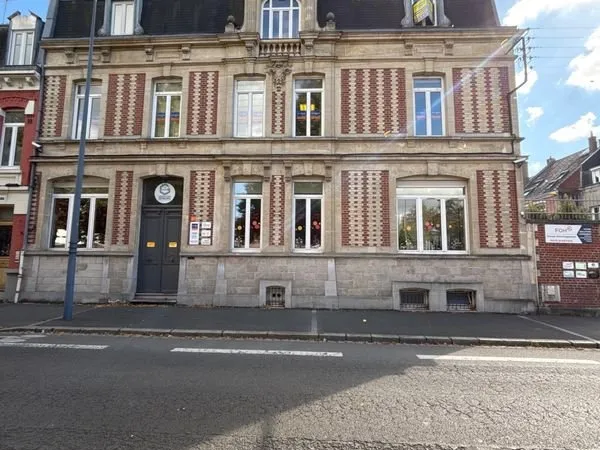 Local 591 m² Arras