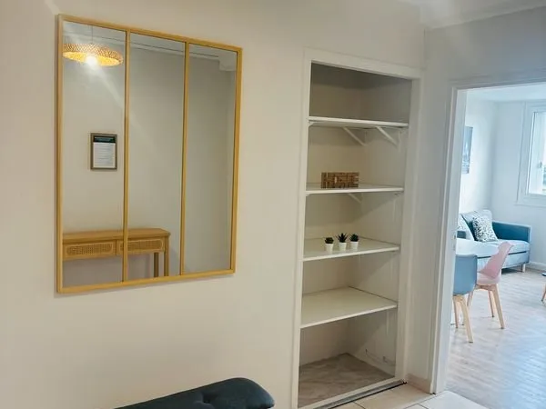 T4 rénové & meublé 80 m² - Résidence sécurisée, parking, cave - 900