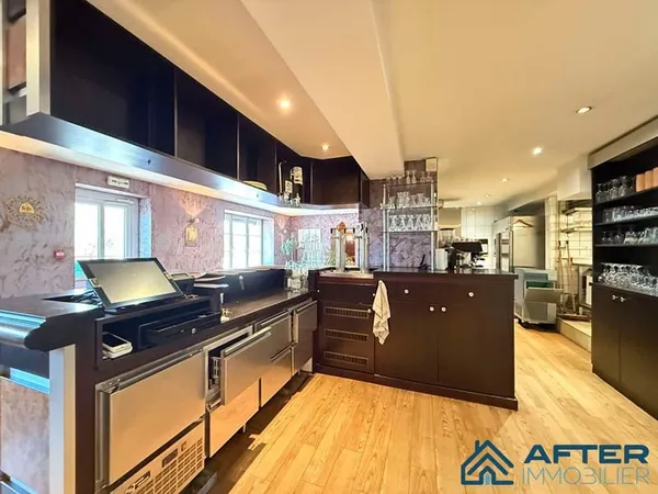IMMEUBLE AVEC RESTAURANT + 6 APPARTEMENTS