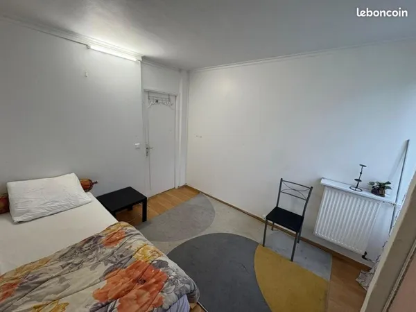 Chambre en colocataire disponible maintenant
