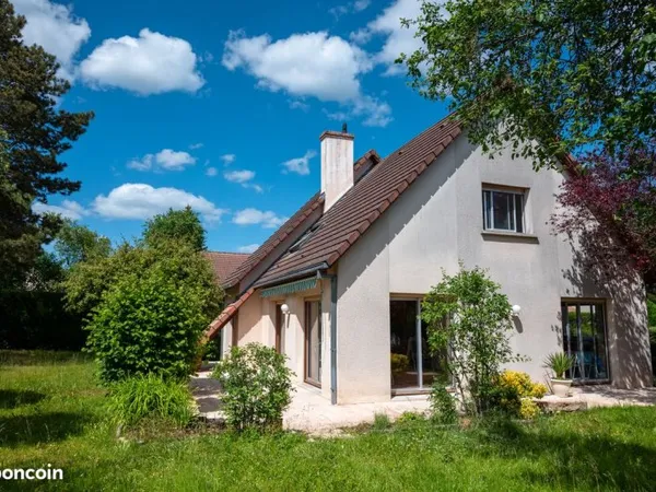 Maison traditionnelle 132m² sur terran 761m²