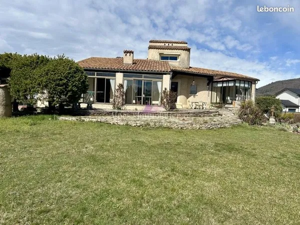 Villa 6 pièces 143 m²