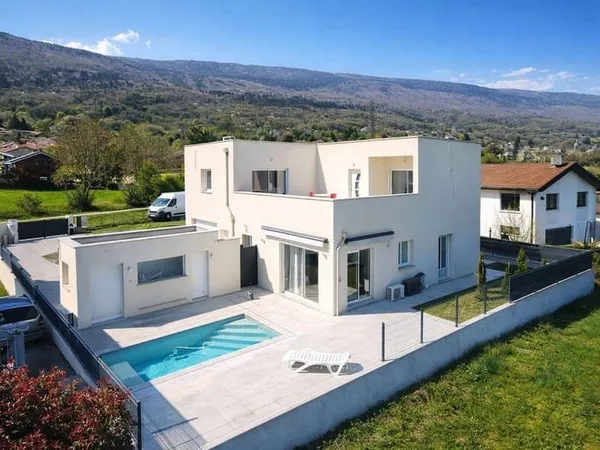Villa 8 pièces 225 m²