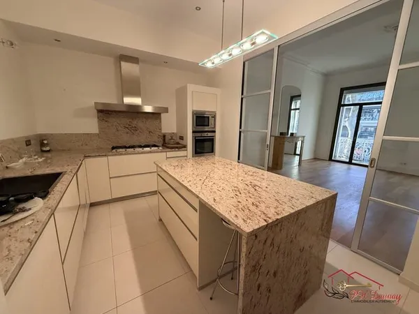 Bel appartement Haussmanien de 146,50 m2 avec grand garage et ce