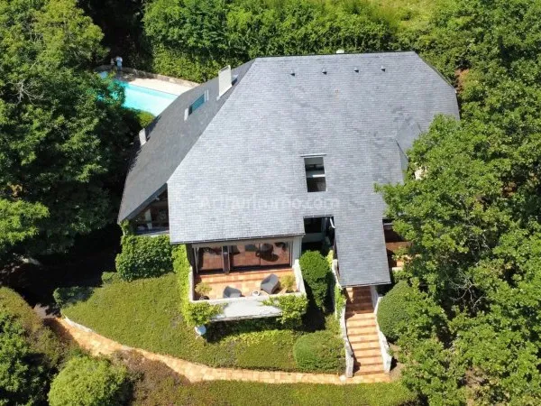 Maison d 'architecte avec piscine