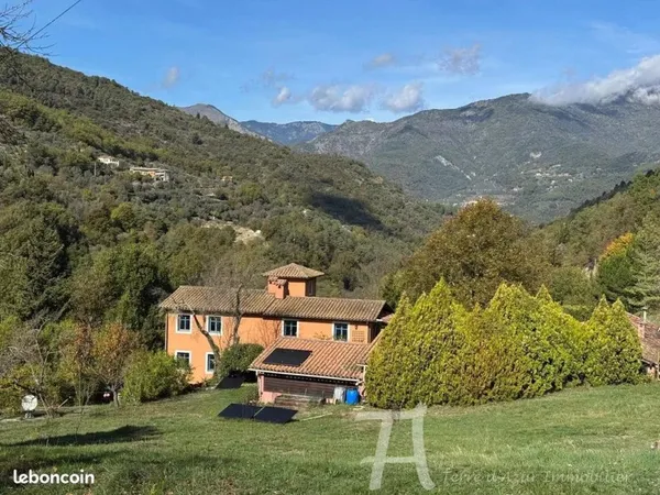 Propriété 8 pièces 198 m²