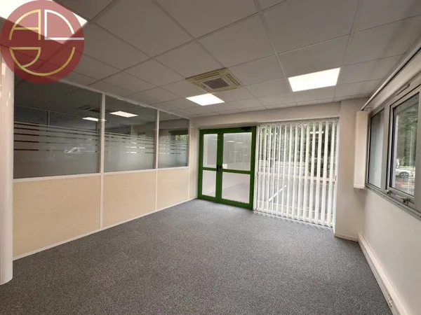 Local commercial 200 m²
