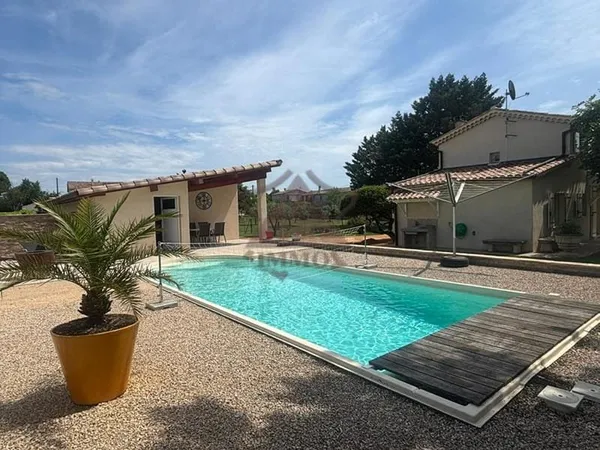 Villa avec piscine + grand garage