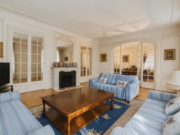 Appartement 10 pièces 282 m²