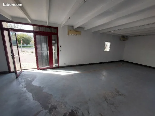 Local commercial 89 m² LE PONTET