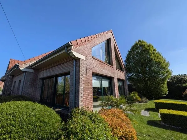 Maison 5 pièces 256 m²