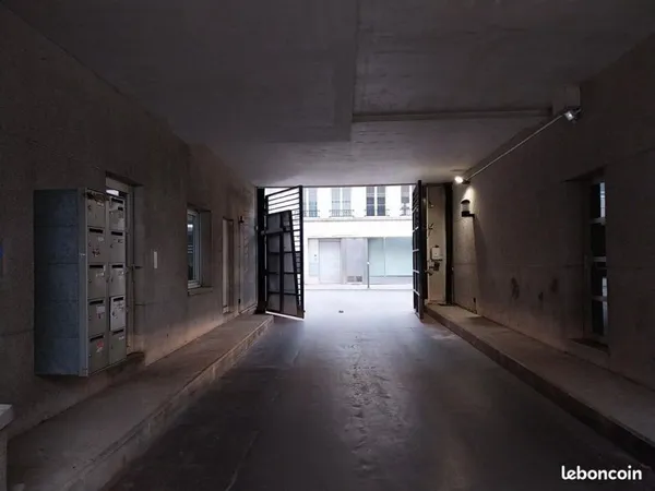 Parking/box 1 pièce 54 m²