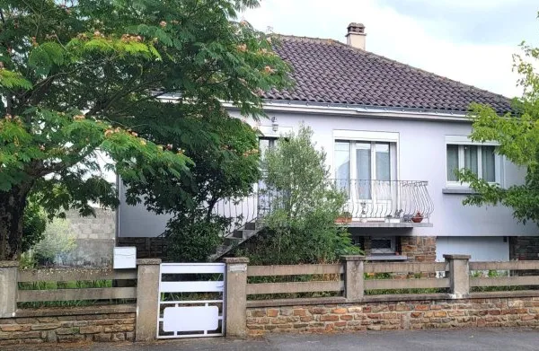 RARE MAISON FAMILIALE EN HYPER CENTRE VILLE DE SAINTE-LUCE