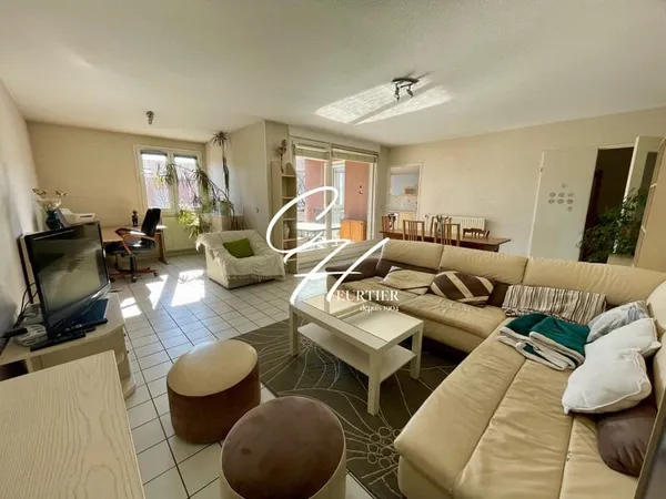 EYBENS - Appartement en Duplex type 5 pièces transformé en T4