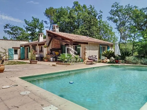 A vendre à Fayence - Maison de plain-pied avec piscine 1800m² de jardin