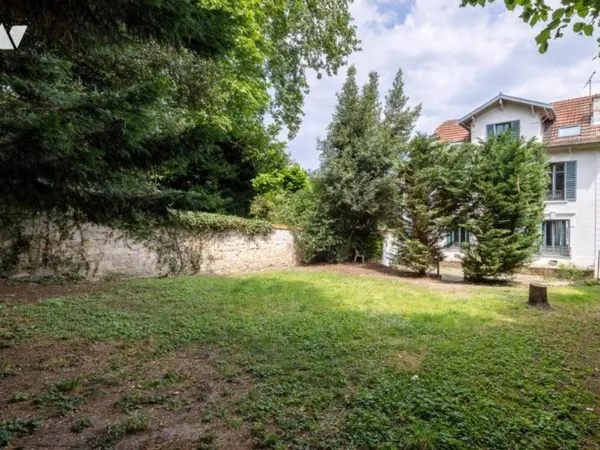 Maison 11 pièces 350 m²