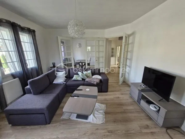 Charmante maison de 160m2 sur son terrain clos de 318m2 à Pineuilh