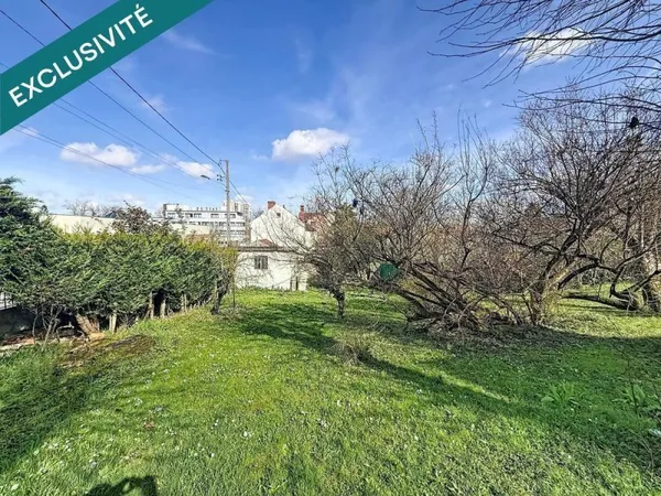 Terrain à bâtir 296 m² borné