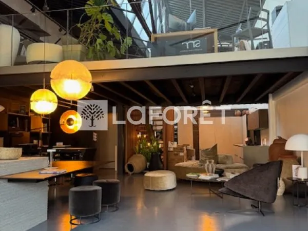 Local commercial 162 m²