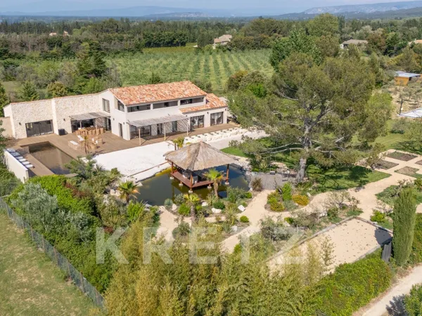 Propriété d'exception à Eygalières - Domaine d'1 hectare, villa contemporaine 500 m², vue Alpilles