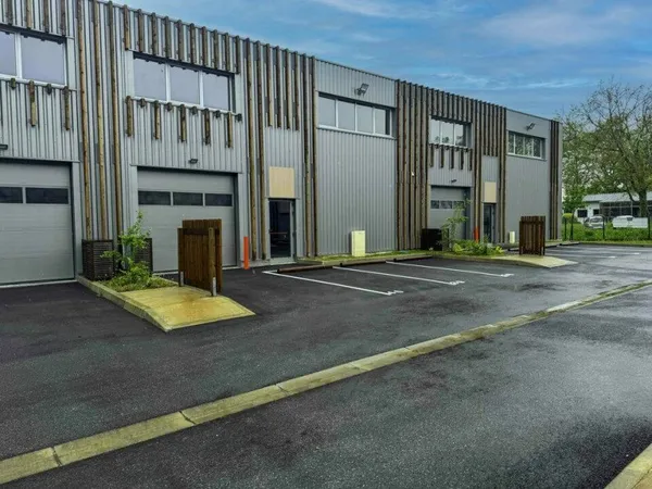 Local d'activité 1 pièce 1570 m²