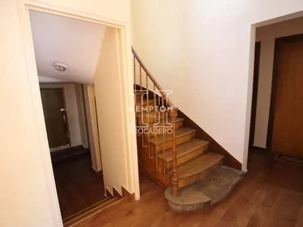 ISSY-LES-MOULINEAUX o IMMEUBLE 6 ETAGES - 17 LOGEMENTS - 9 P