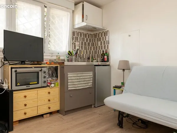 Belle Chambre à Louer pour Étudiant(e)