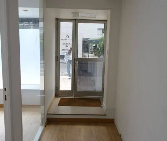 Local commercial 1 pièce 98 m²