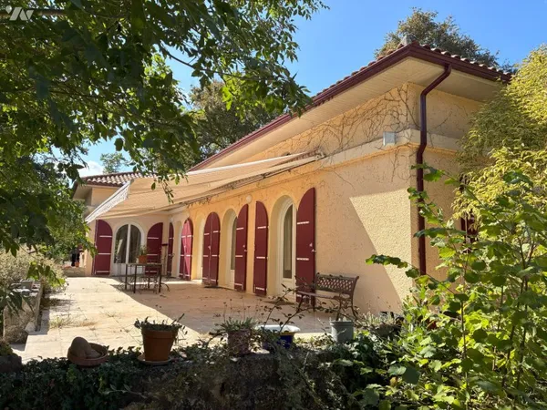 Maison 8 pièces 260 m²