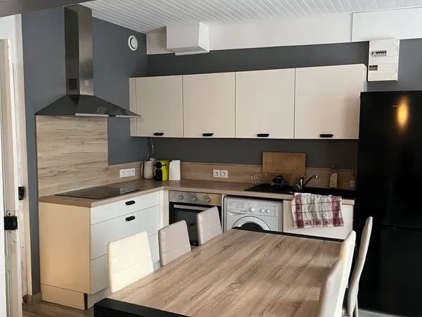 Appartement T2 - 44 m² - Vieux village de L'Isle‑d'Abeau - Garage - Bâtisse en pierres