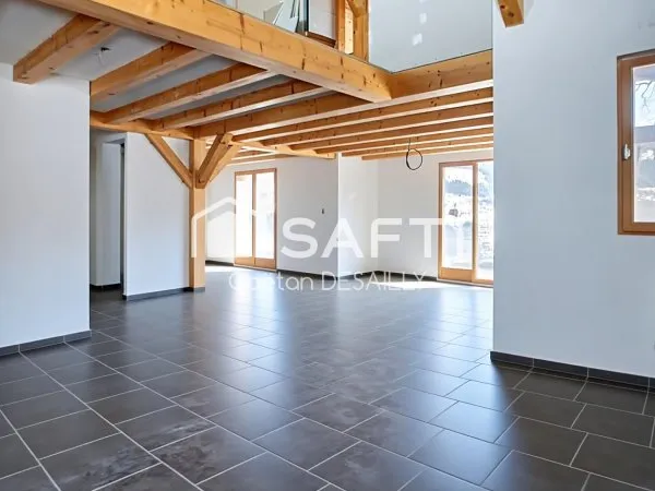 Grand chalet à terminer au Versant du Soleil