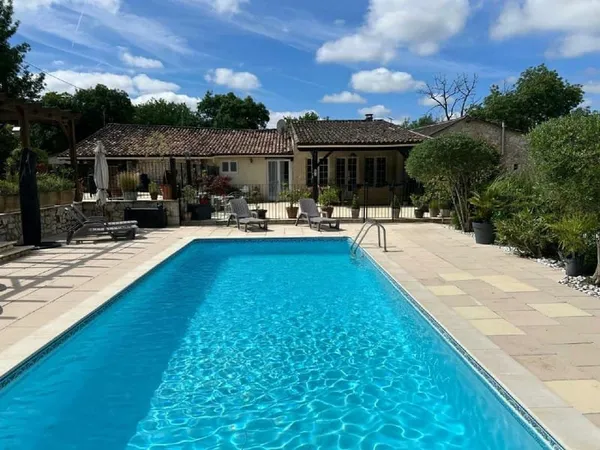 Maison en pierre dans un charmant hameau