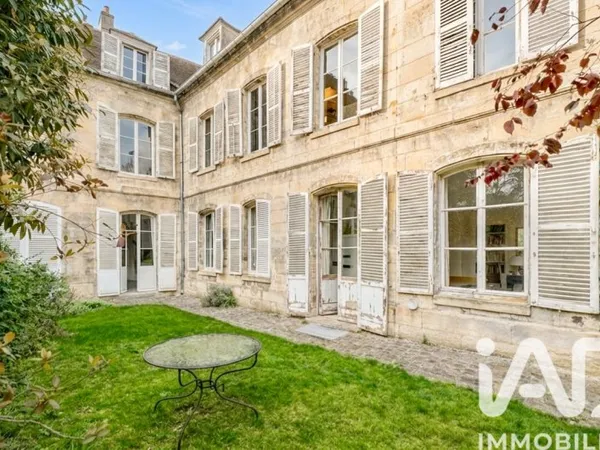 Maison 8 pièces 229 m²