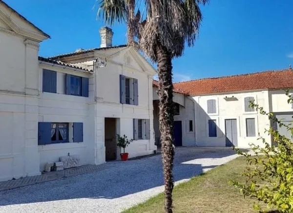 Maison 10 pièces 320 m²