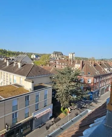 Studio meublé - vue cathédrale- Beauvais centre