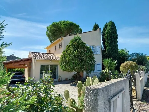 VILLA AVEC JARDIN