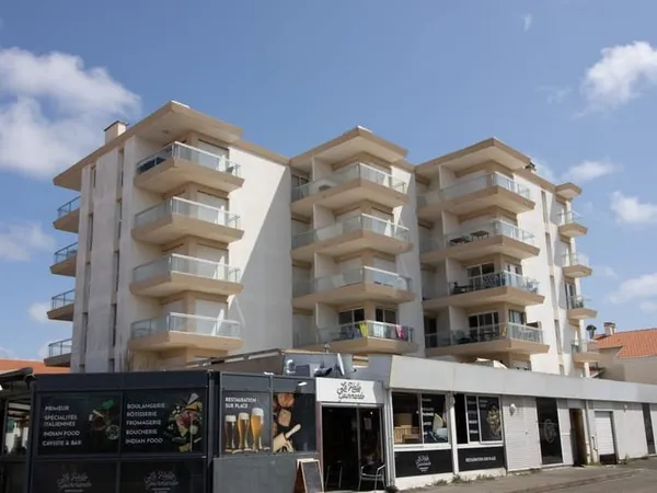 STUDIO 23 m2 AVEC PARKING .........AU PIED DE LA STATION BAL