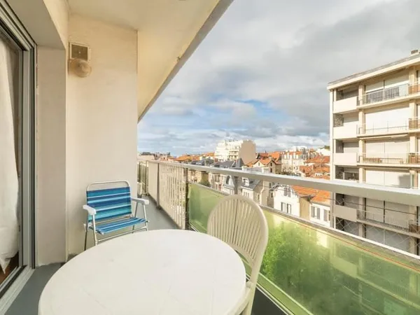 Studio avec terrasse et cave ST Charles