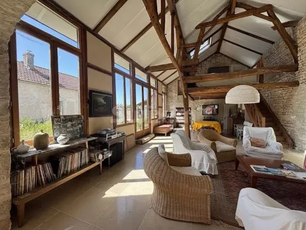 Maison 11 pièces 329 m²