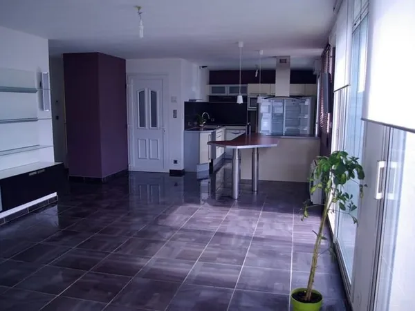 2 LOGEMENTS AVEC GRAND GARAGE