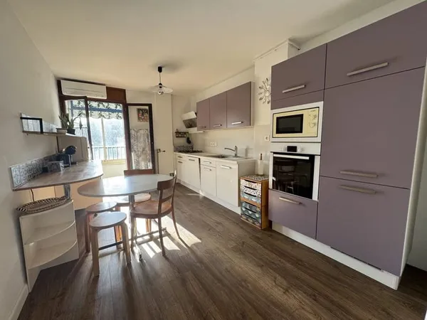 Appartement T4 - Résidence sécurisée avec parc arboré et gardien - Proche Comédie et Gare