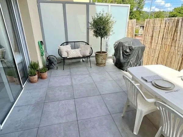 T2 DUPLEX RÉCENT (2021) ESPRIT MAISON - 61m² - PLEIN SUD - TERRASSE & BALCON - CAVE & PARKING